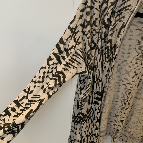 Billabong Seaside Dreamz Abstract Pattern Cardigan in Black and Ivory size XL - Picture 8 of 11